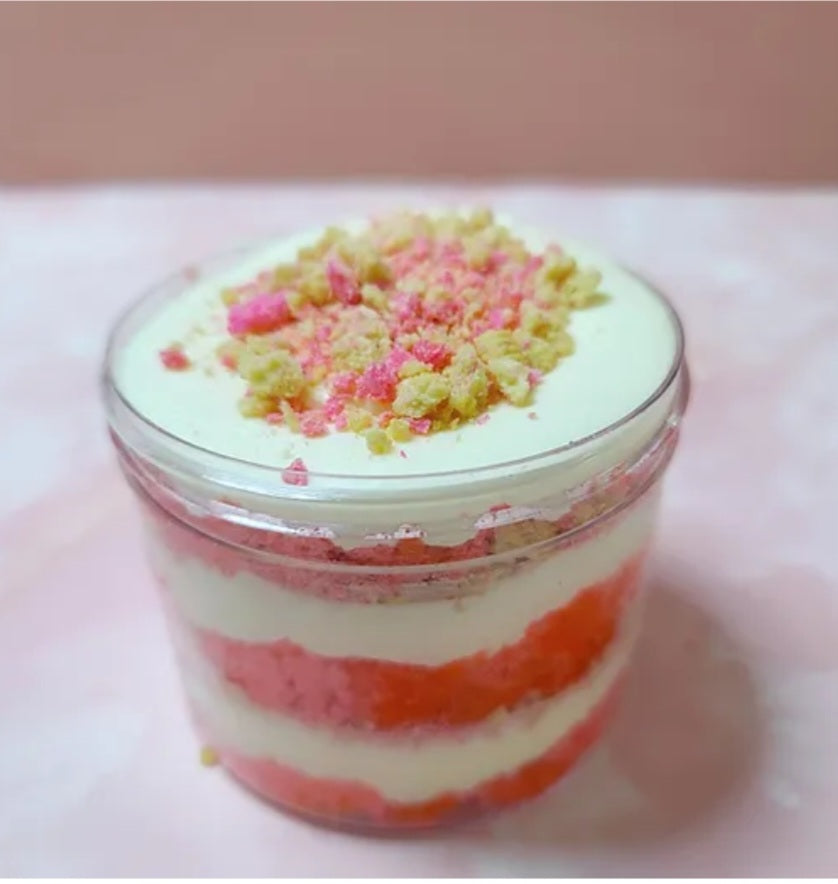 STRAWBERRY CRUNCH Cake Jar